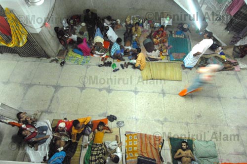 DHAKA. 2009.  Numbers of patients lie down on the Dhaka Medical Collage hospital corridor. Copyright Monirul Alam